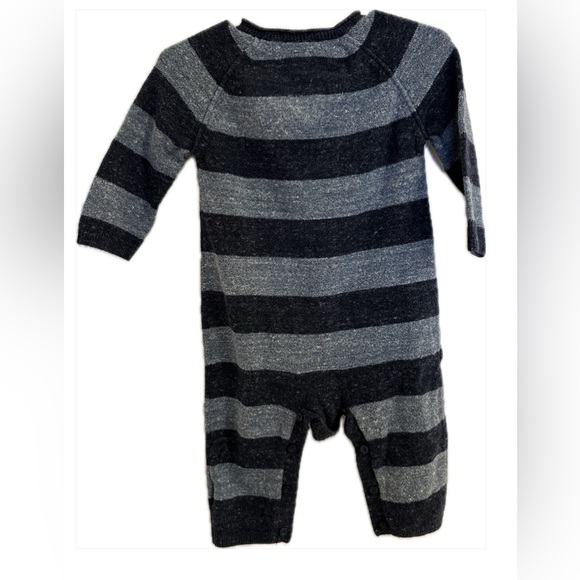6-12 Month Gap Blue Stripped Romper - Picture 2 of 4